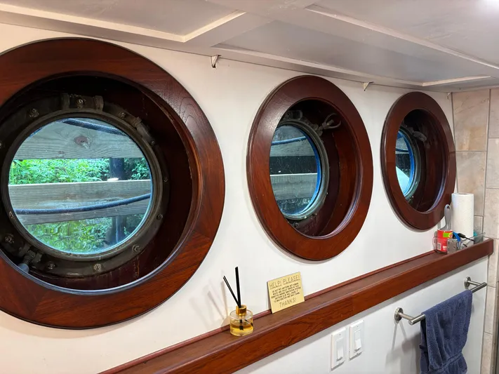 Restless T Yacht Photos Pics 