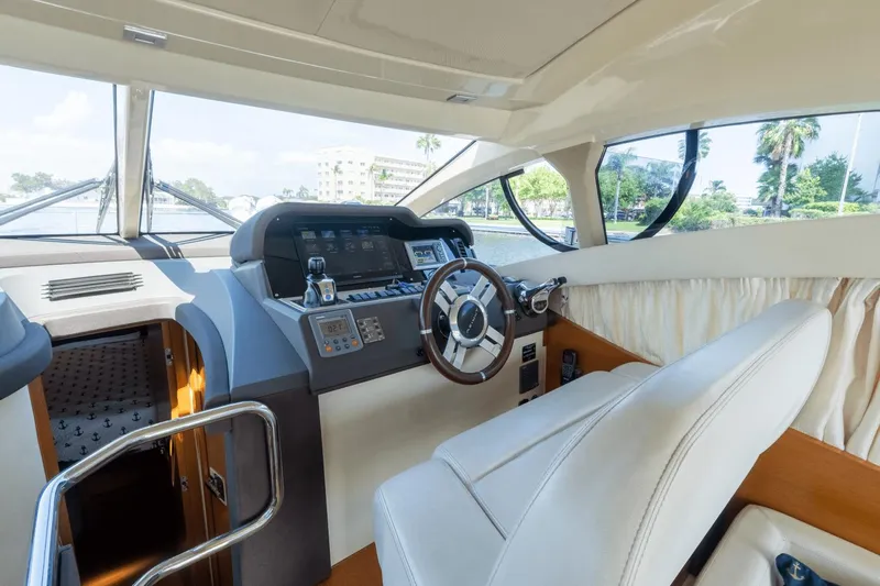 Island Home Yacht Photos Pics 