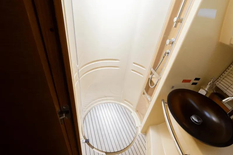 Island Home Yacht Photos Pics 