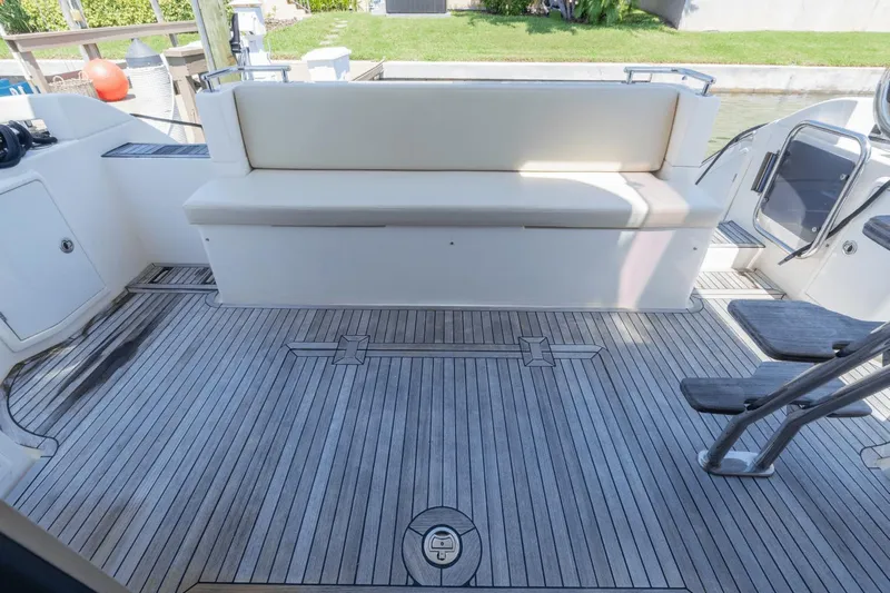 Island Home Yacht Photos Pics 