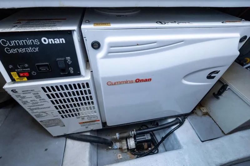 Island Home Yacht Photos Pics 