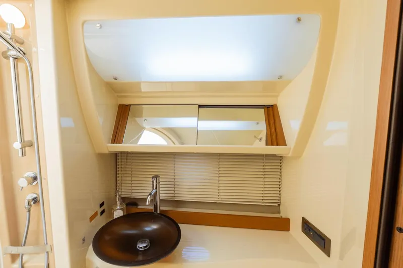 Island Home Yacht Photos Pics 