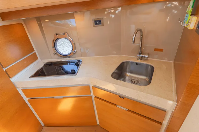 Island Home Yacht Photos Pics 