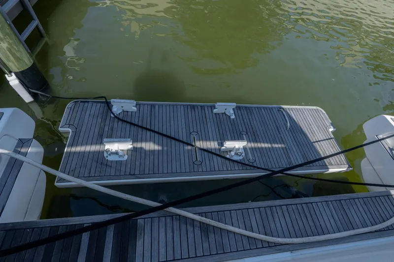 Island Home Yacht Photos Pics 