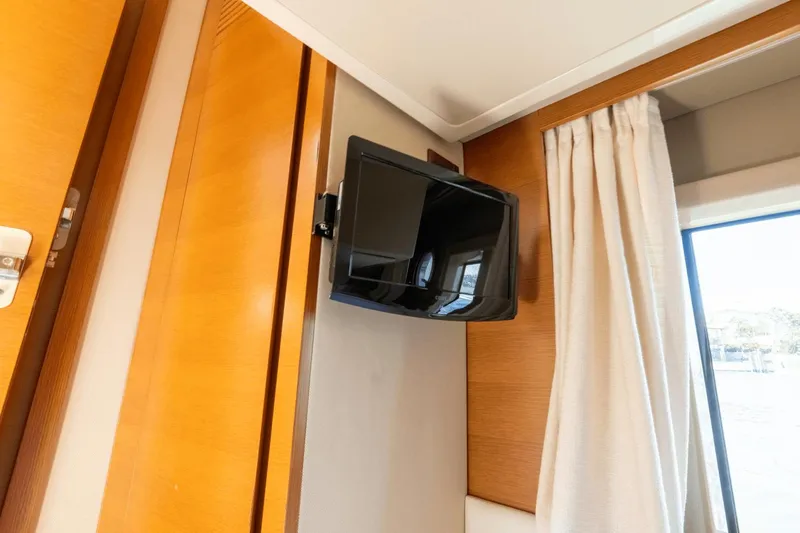 Island Home Yacht Photos Pics 