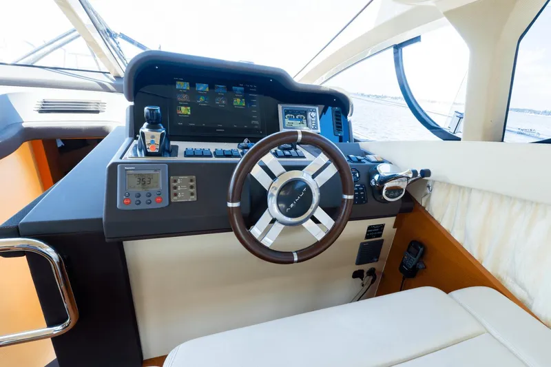 Island Home Yacht Photos Pics 