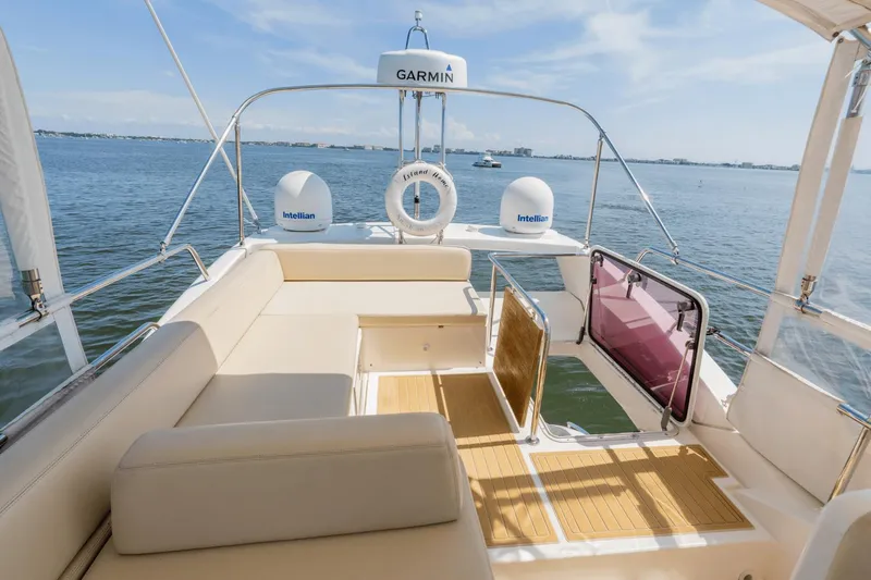 Island Home Yacht Photos Pics 