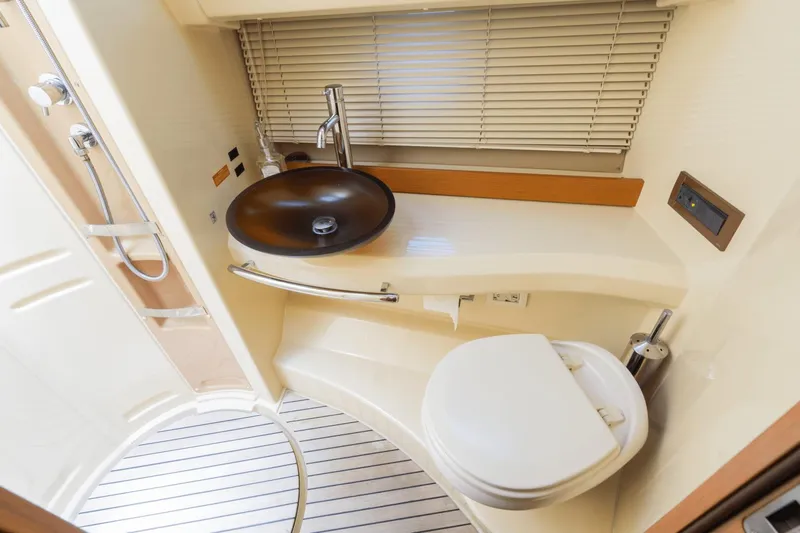 Island Home Yacht Photos Pics 