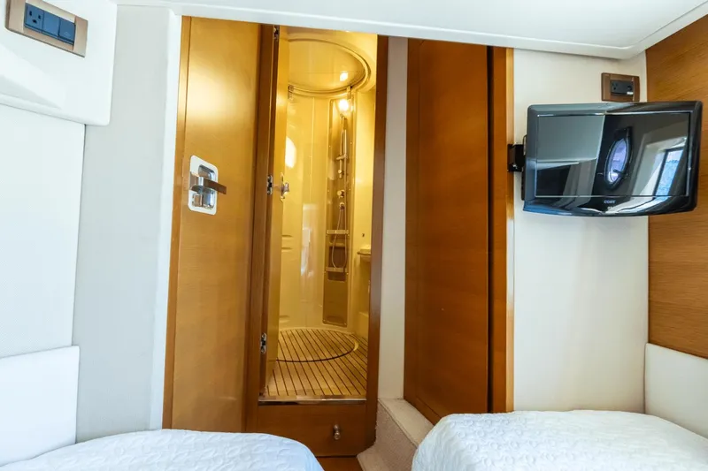 Island Home Yacht Photos Pics 