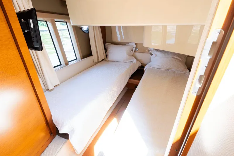 Island Home Yacht Photos Pics 