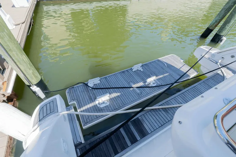 Island Home Yacht Photos Pics 