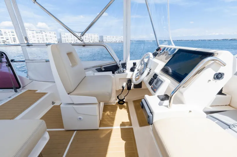 Island Home Yacht Photos Pics 