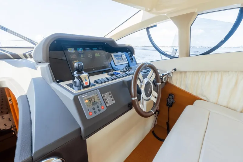 Island Home Yacht Photos Pics 