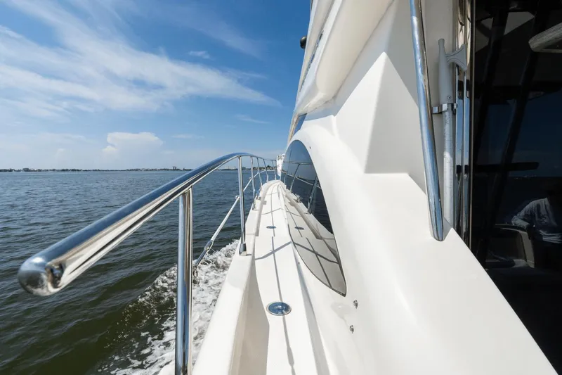 Island Home Yacht Photos Pics 