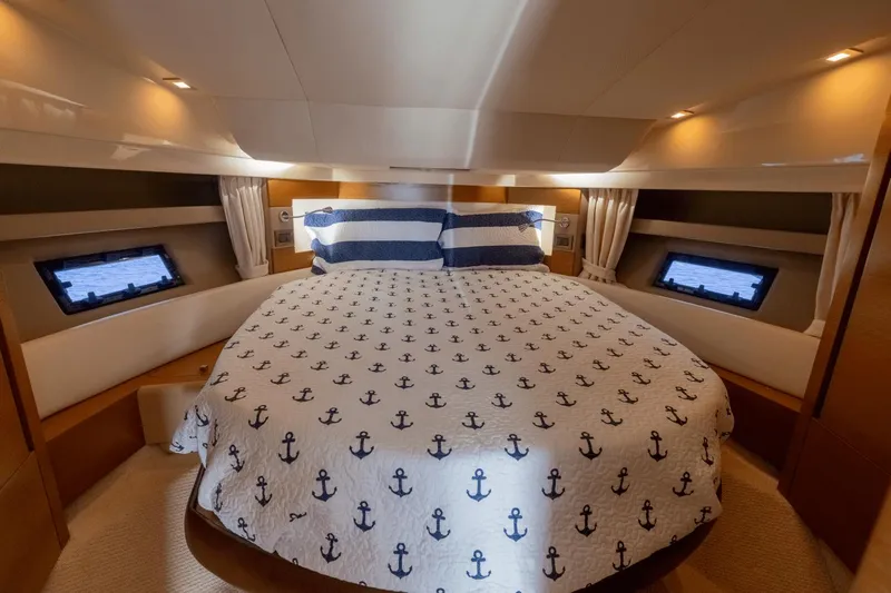 Island Home Yacht Photos Pics 