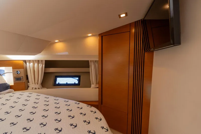 Island Home Yacht Photos Pics 