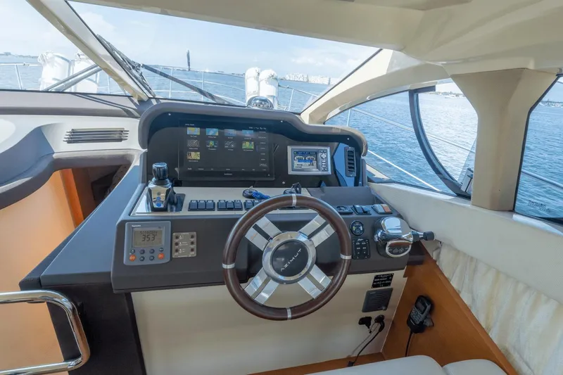 Island Home Yacht Photos Pics 