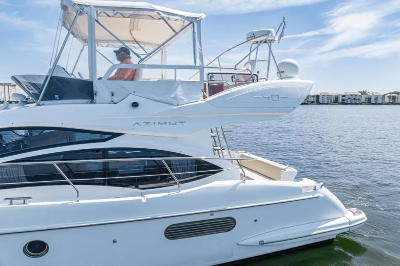 Island Home Yacht Photos Pics 