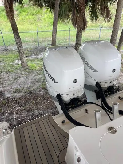  Yacht Photos Pics Twin Mercury outboard engines on a 2014 Everglades 325 Center Console boat.