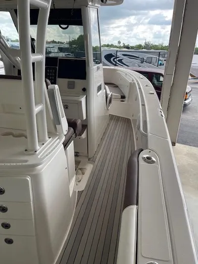  Yacht Photos Pics 2014 Everglades 325 Center Console boat interior with helm and seating area.