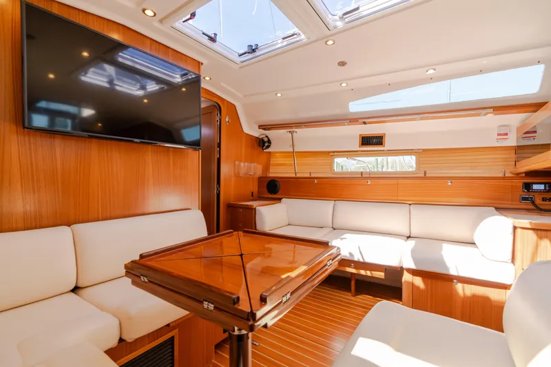 Age Gap Yacht Photos Pics 2023 Catalina 425