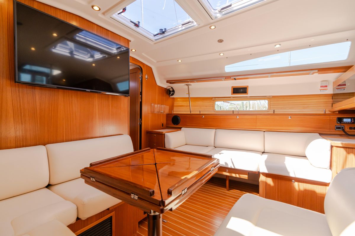 2023 Catalina 42 