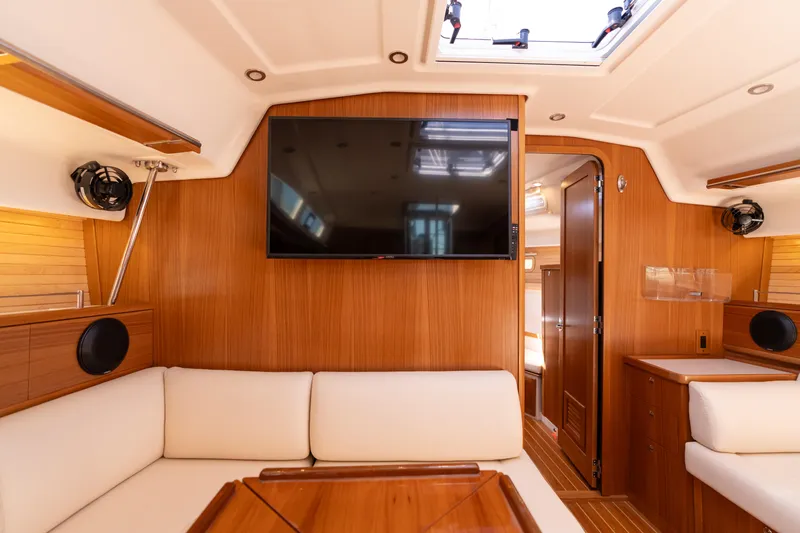 Age Gap Yacht Photos Pics 2023 Catalina 425