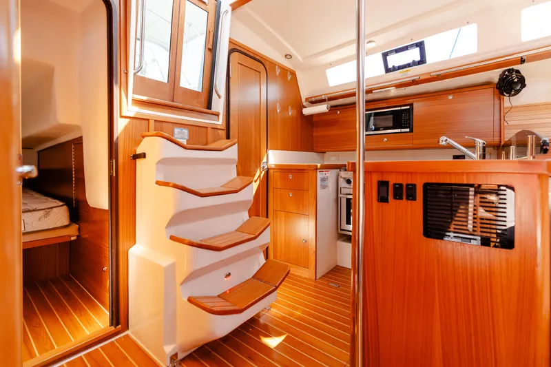 Age Gap Yacht Photos Pics Interior of 2023 Catalina 425 sailboat with wooden finishes and modern amenities.