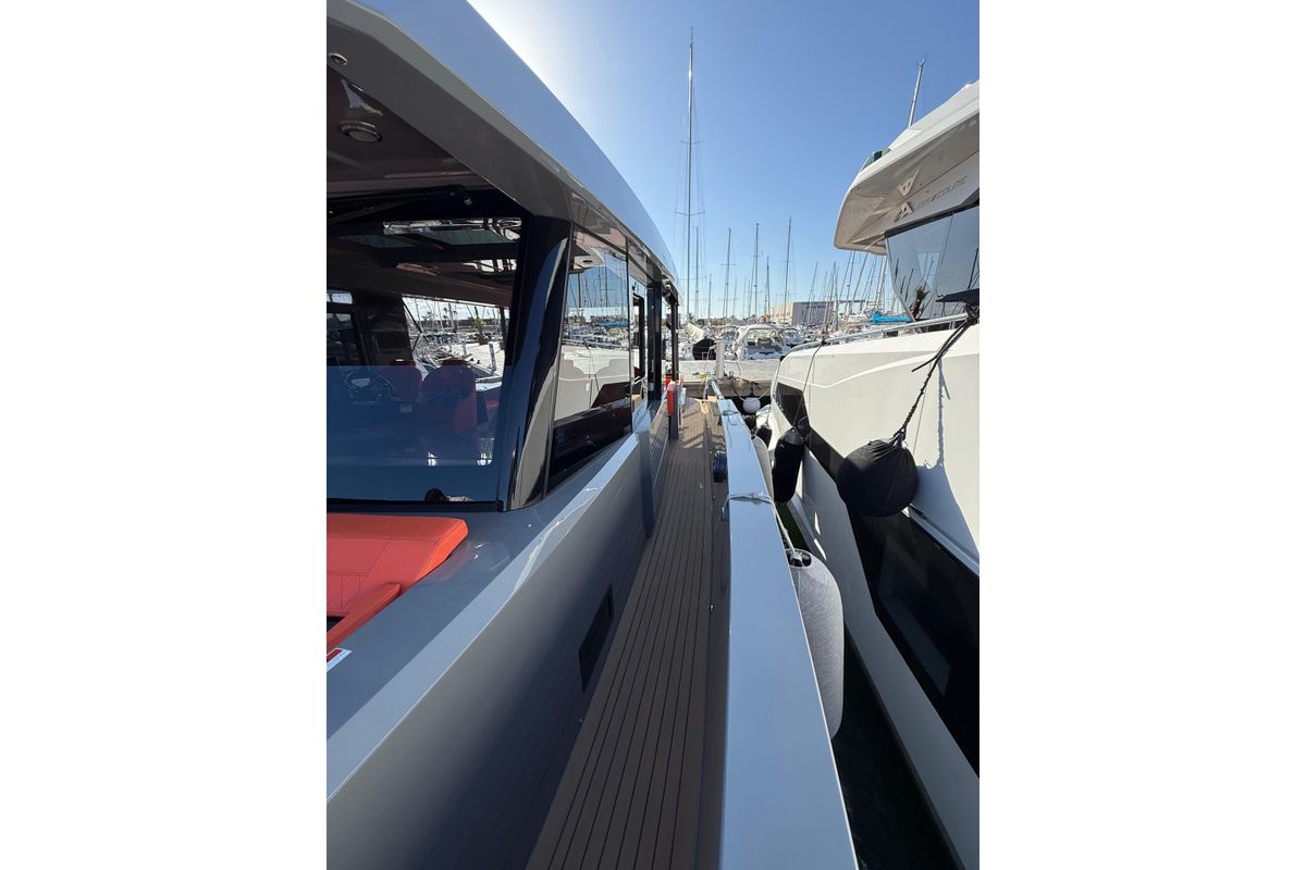 2024 De Antonio Yachts 47 