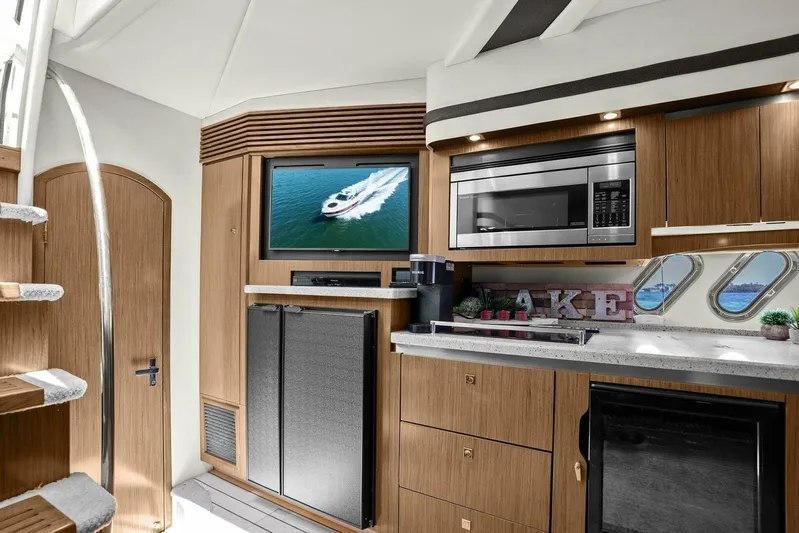 Shoes Knot Allowed Yacht Photos Pics Luxurious interior of 2014 Cruisers Yachts 540 Sports Coupe with modern kitchen amenities.