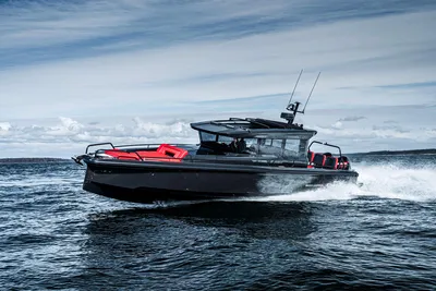 Axopar Brabus Shadow 900 Cross Cabin