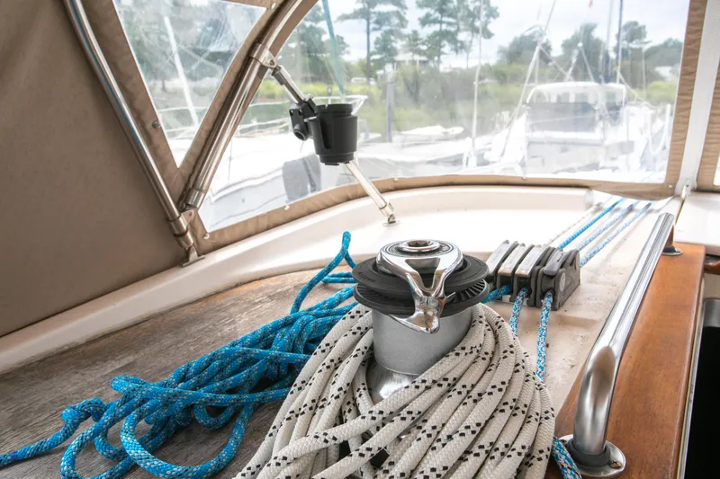 Epoch Yacht Photos Pics Deck of 2000 Bavaria 47 Ocean yacht with ropes and winch.