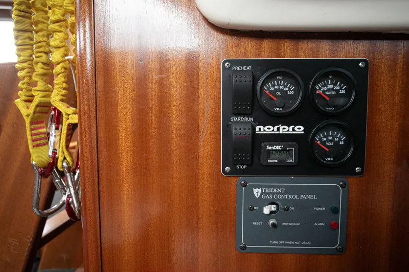 Epoch Yacht Photos Pics 