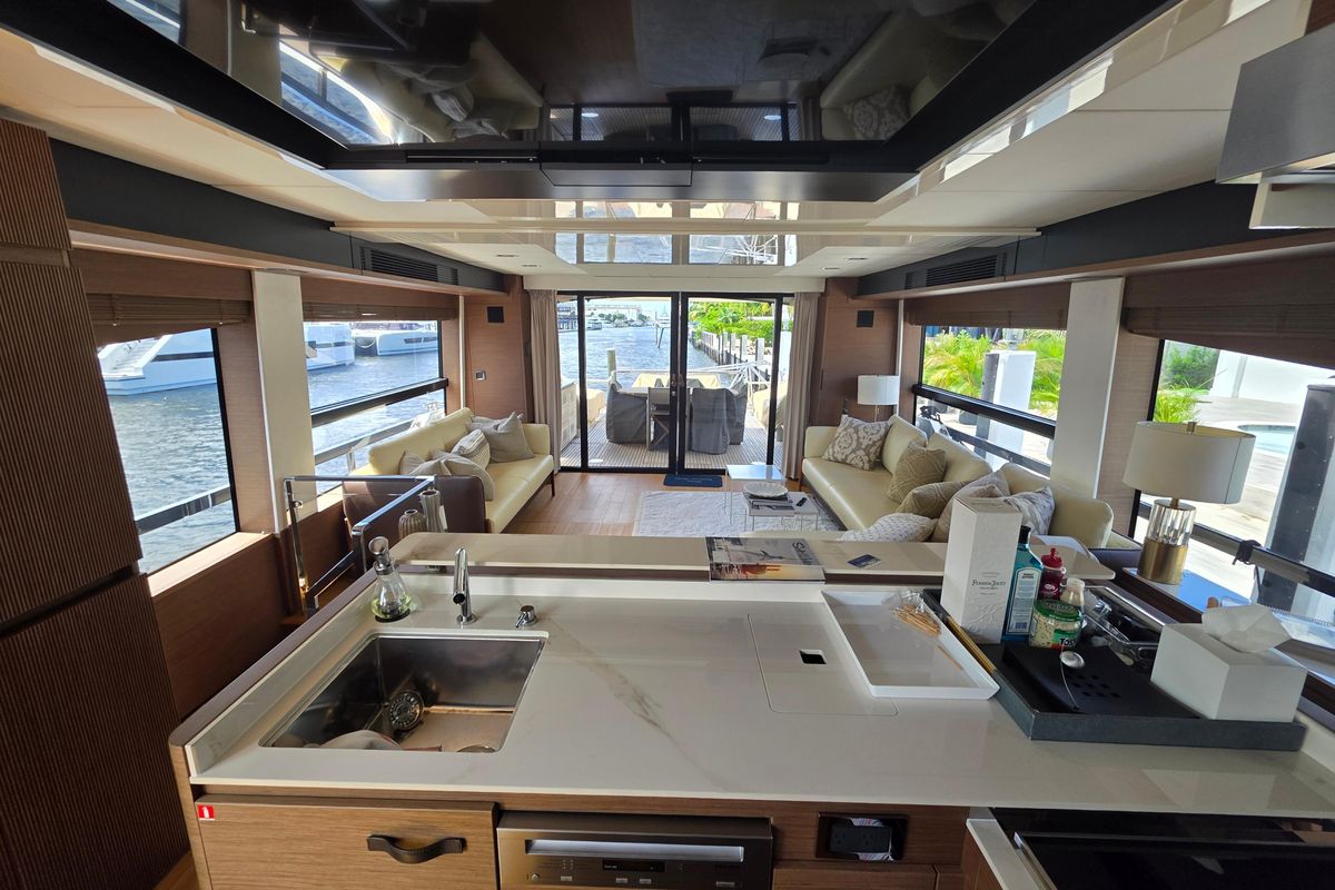 2022 Prestige 71 