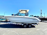 2023 Boston Whaler 240 Vantage