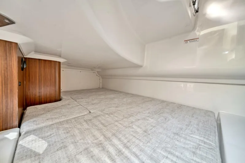 Water S.h.e.d. Yacht Photos Pics Pursuit 2021 365 Dual Console- Master State Room