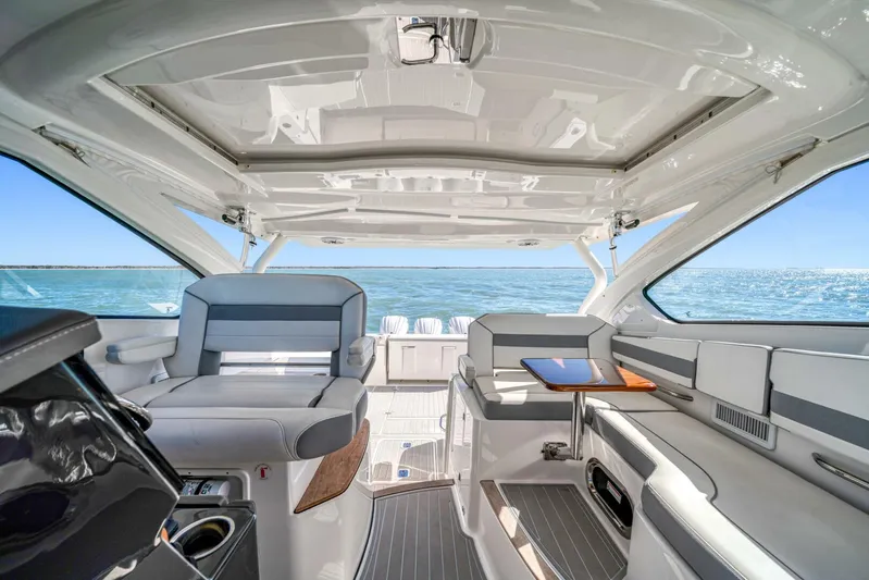 Water S.h.e.d. Yacht Photos Pics ursuit 2021 365 Dual Console-Helm & Electronics -