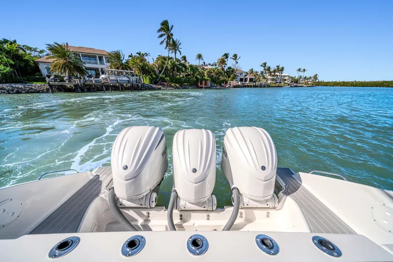 Water S.h.e.d. Yacht Photos Pics Pursuit 2021 365 Dual Console- Yamaha F300