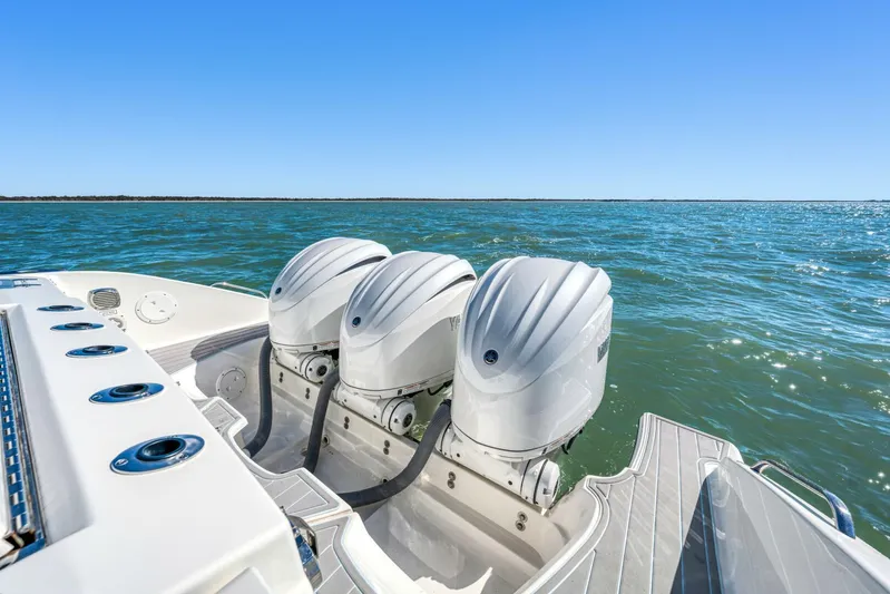 Water S.h.e.d. Yacht Photos Pics Pursuit 2021 365 Dual Console- Yamaha F300