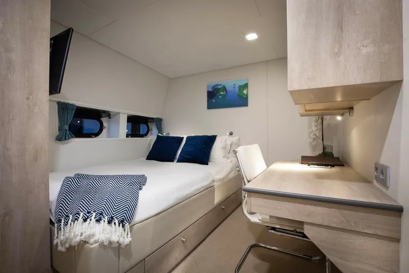 Shadow Yacht Photos Pics 