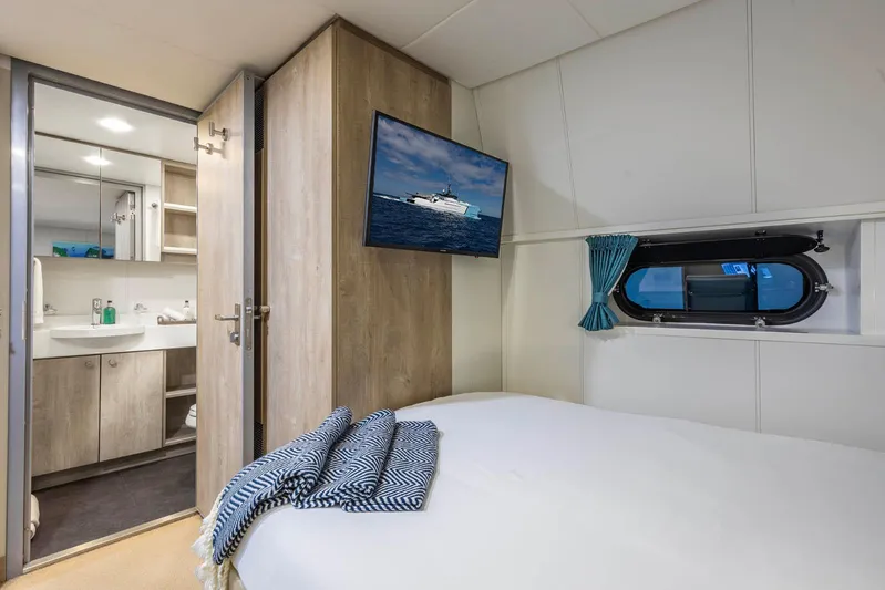 Shadow Yacht Photos Pics 