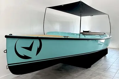 Vision Marine Technologies Fantail 217