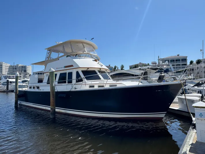Carolina Girl Yacht Photos Pics 2 2005 Sabreline 47 Exterior 2