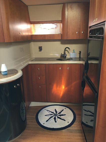 2001-44-cruisers-yachts-4270-express
