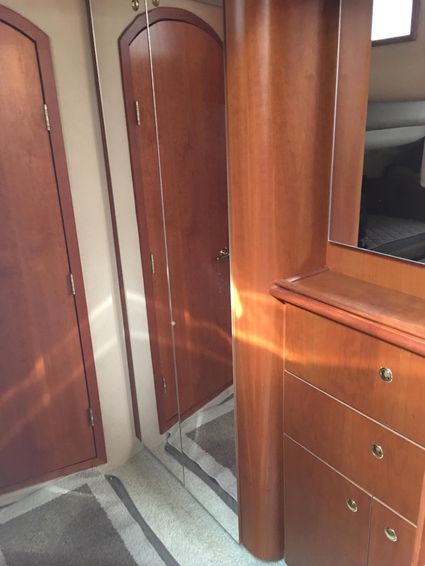 2001-44-cruisers-yachts-4270-express
