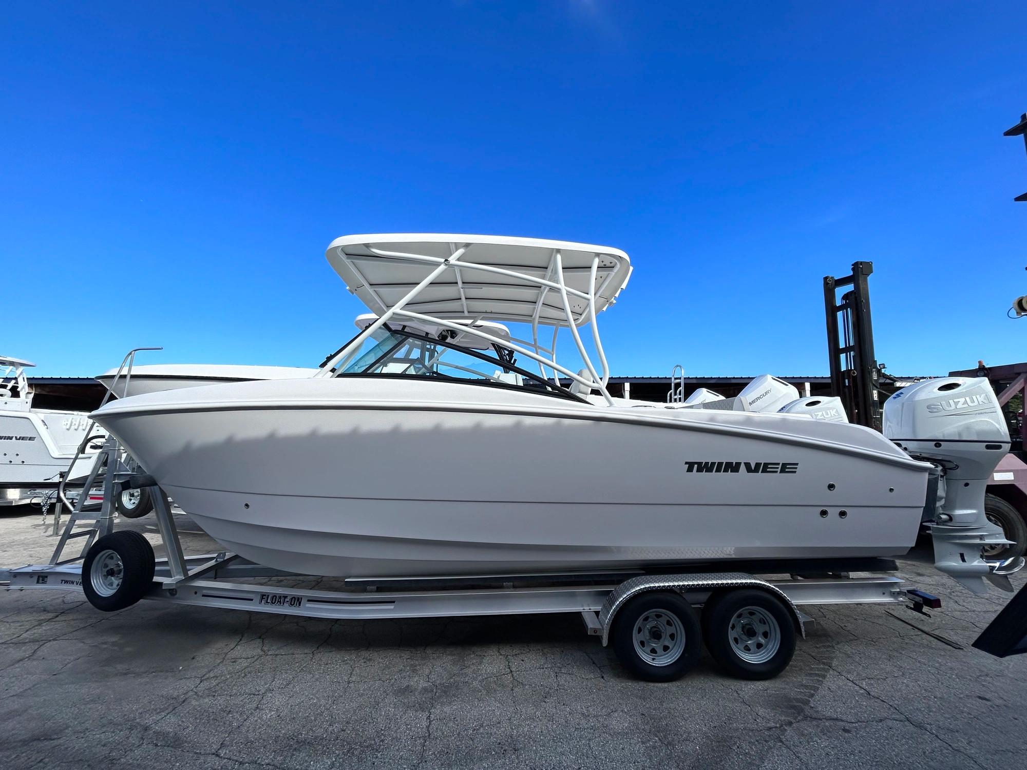 2024 Twin Vee 240 GFX DC Center Console for sale - YachtWorld