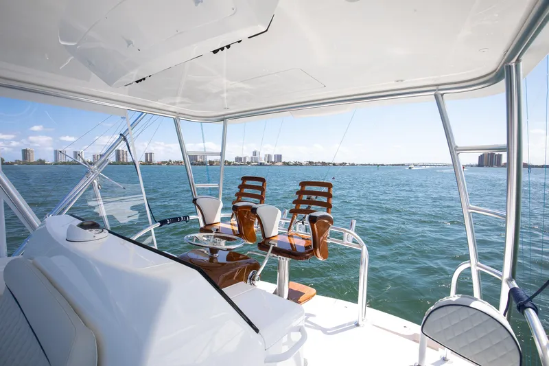 Can Do Yacht Photos Pics 2023 Viking 46 Billfish yacht helm with ocean view and modern seating.