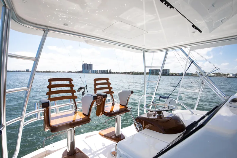 Can Do Yacht Photos Pics 2023 Viking 46 Billfish yacht helm with ocean view and luxurious seating.