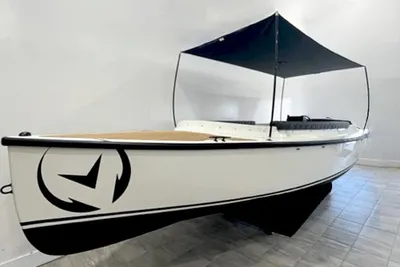 Vision Marine Technologies Fantail 217