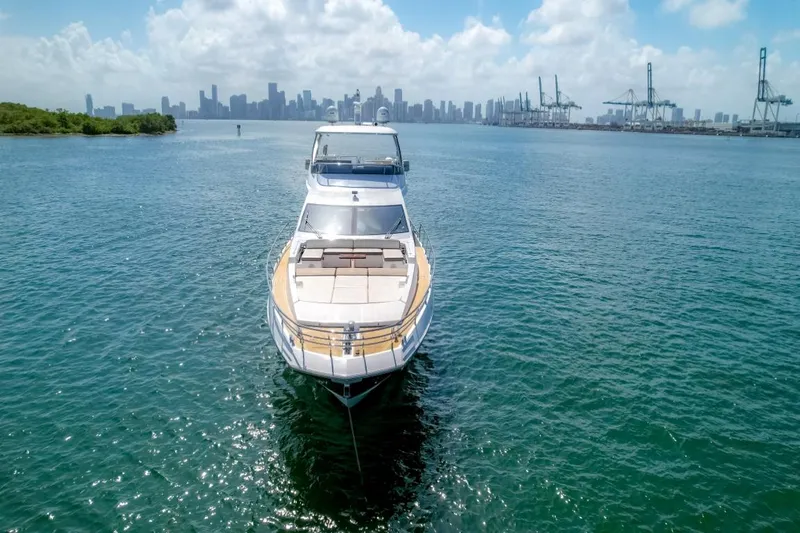 Independiente Yacht Photos Pics 